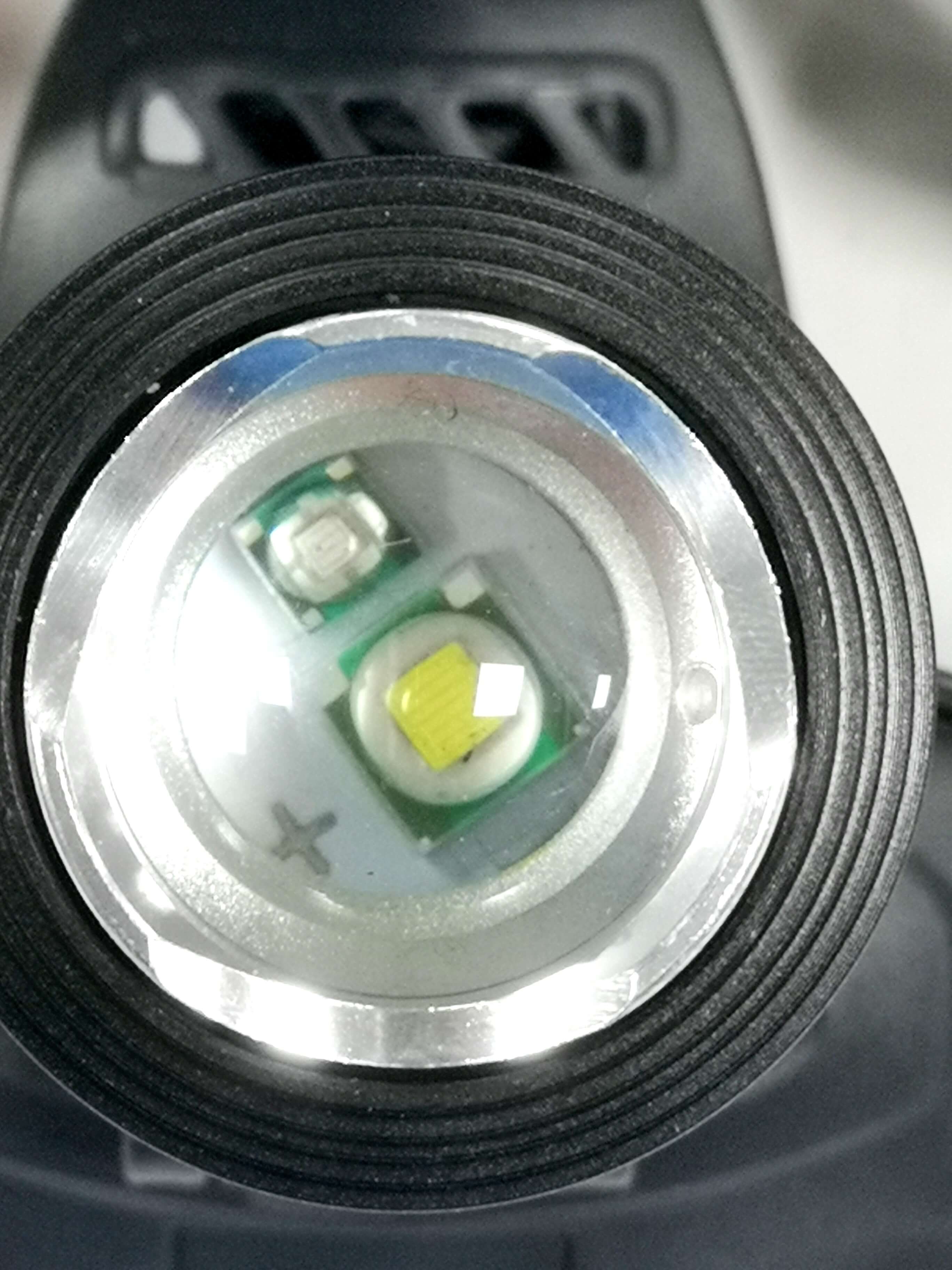Pealamp Mikado LED 10w 550 LUM + (Akud 2x1800mAh 3,7v) Pealamp Mikado LED 10w 550 LUM + (Akud 2x1800mAh 3,7v)